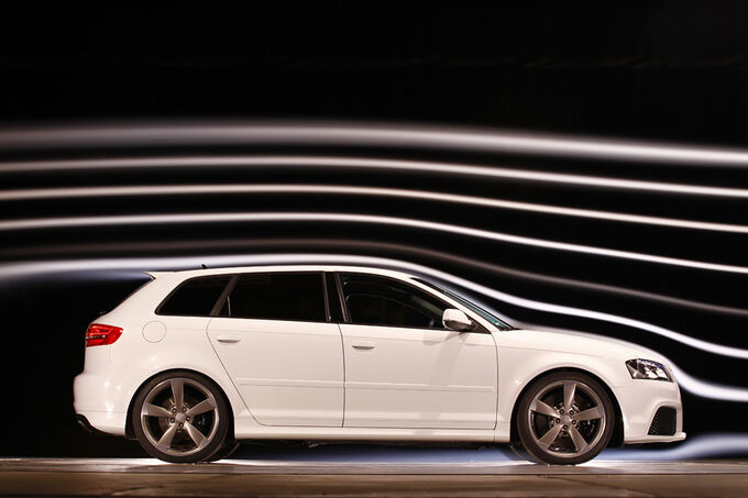 [Bild: Audi-RS-3-Sportback-Seitenansicht-Windka...498406.jpg]